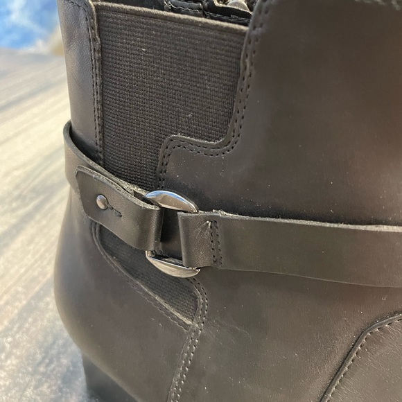 Unstructured by Clark’s Ankle Boots - Picture 2 of 11